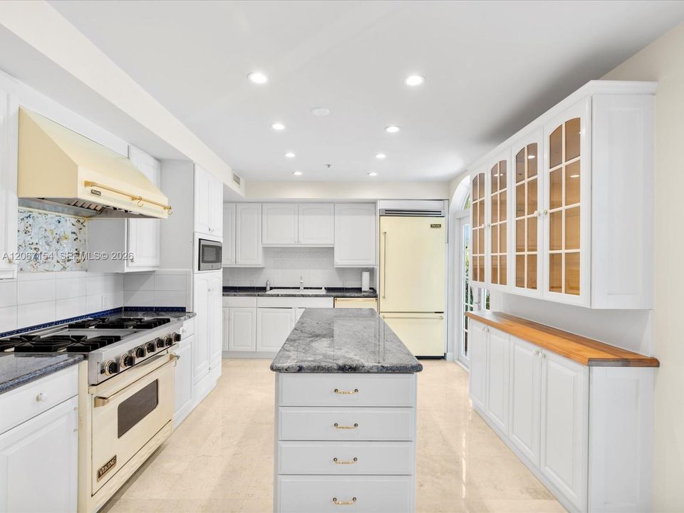 Active With Contract: $9,950 (3 beds, 2 baths, 2290 Square Feet)
