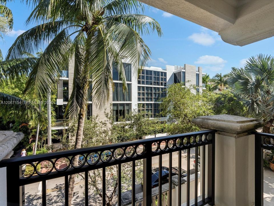 Active With Contract: $9,950 (3 beds, 2 baths, 2290 Square Feet)