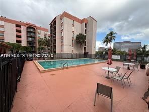 For Sale: $179,000 (1 beds, 1 baths, 504 Square Feet)