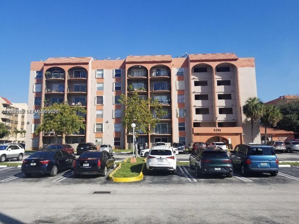 For Sale: $179,000 (1 beds, 1 baths, 504 Square Feet)