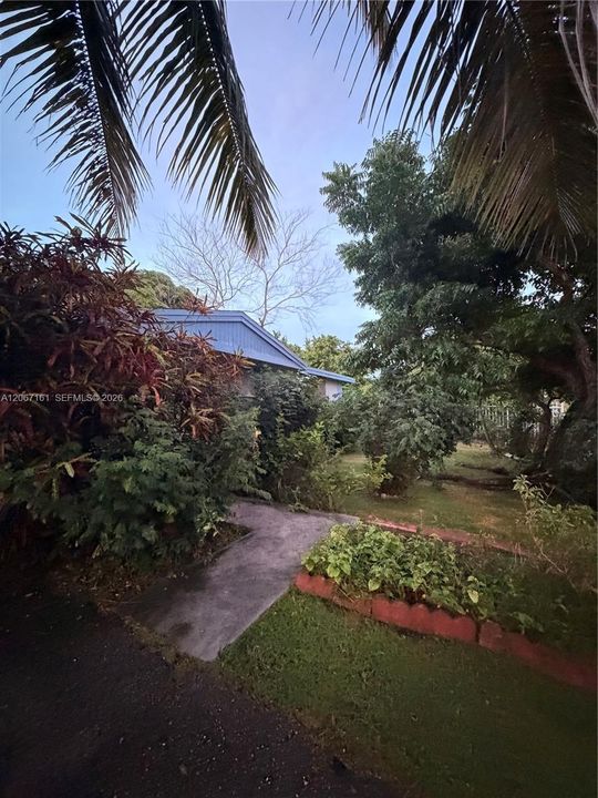 For Sale: $495,000 (4 beds, 2 baths, 1250 Square Feet)
