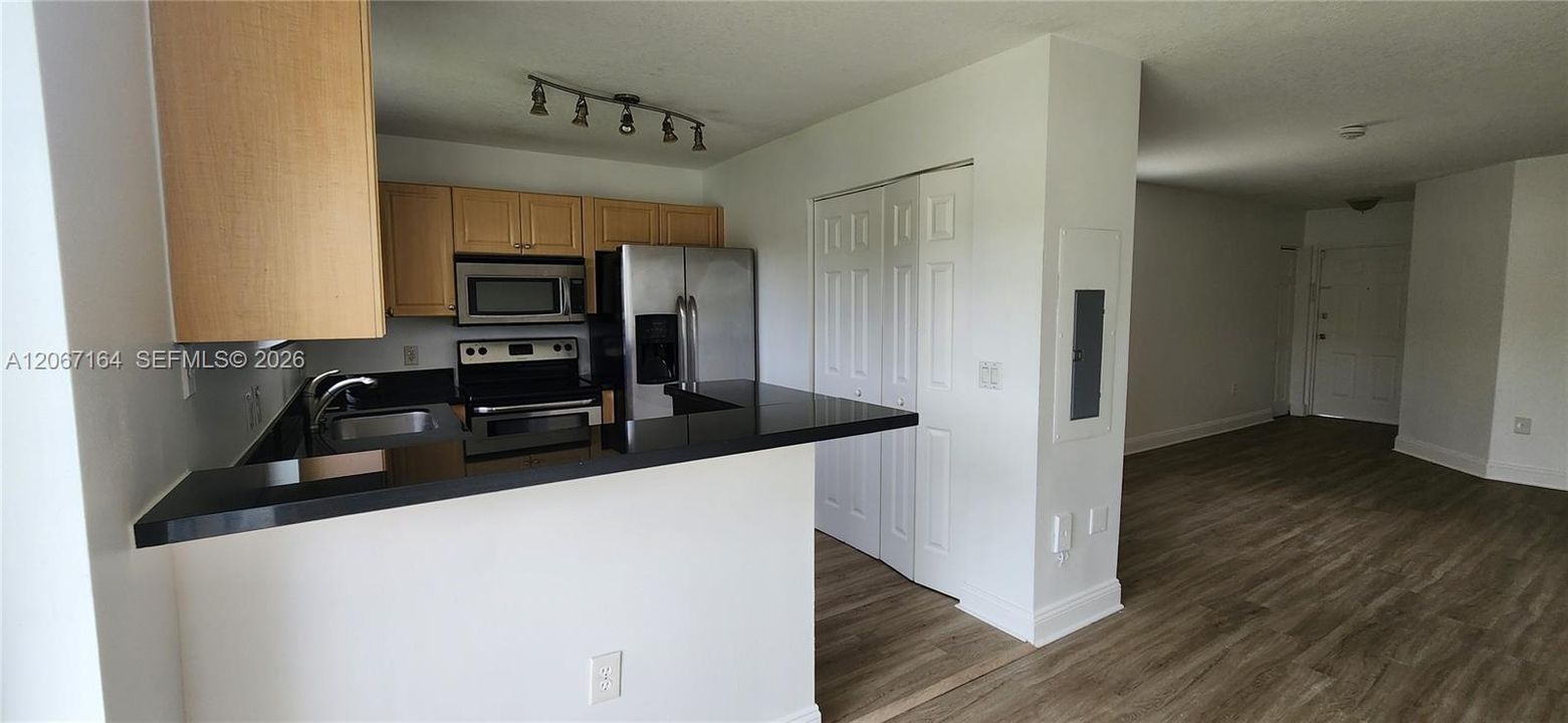 For Rent: $2,000 (3 beds, 2 baths, 1092 Square Feet)