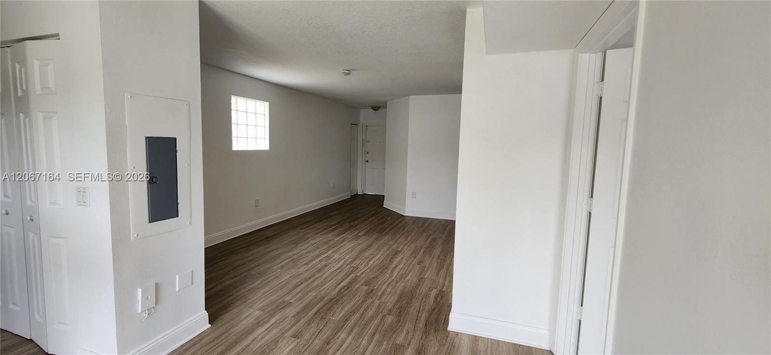 For Rent: $2,000 (3 beds, 2 baths, 1092 Square Feet)