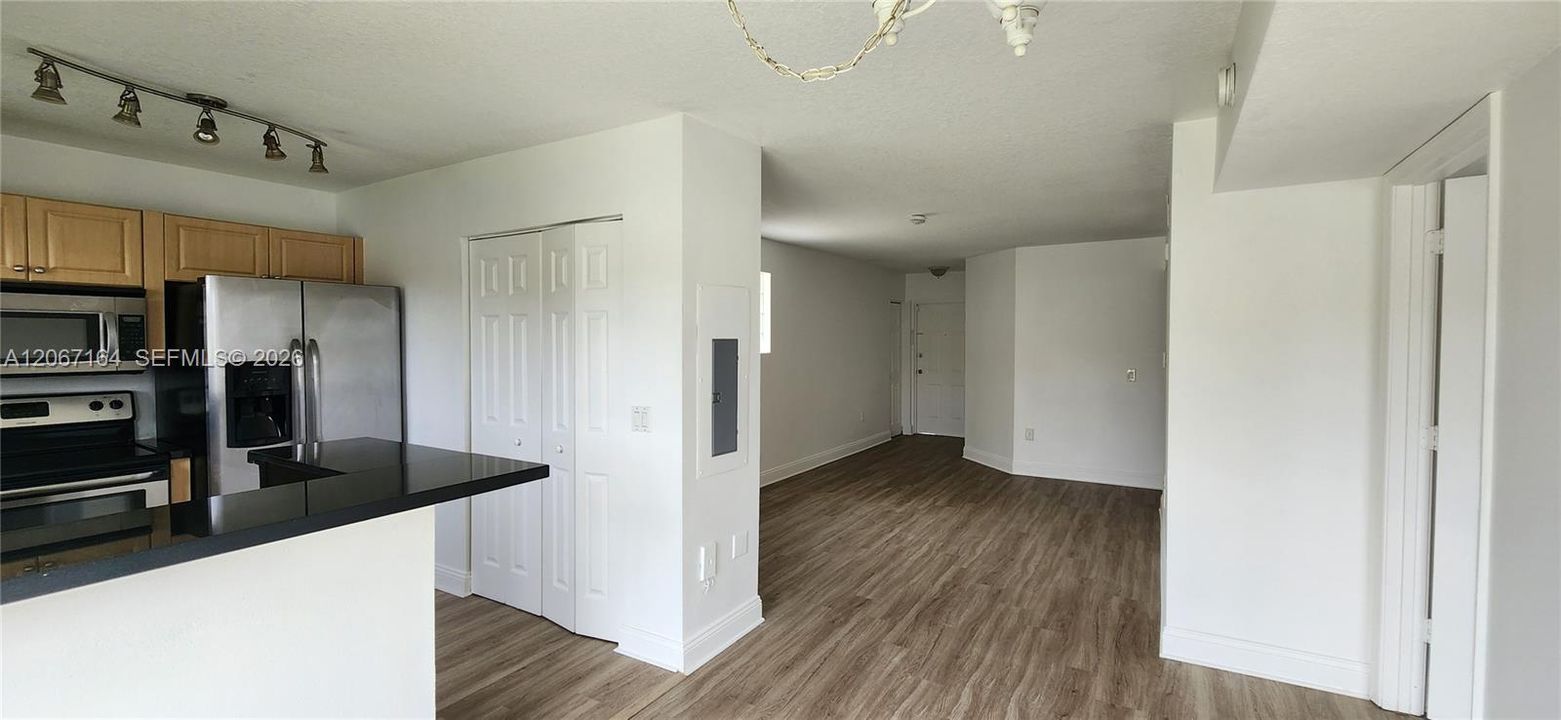 For Rent: $2,000 (3 beds, 2 baths, 1092 Square Feet)