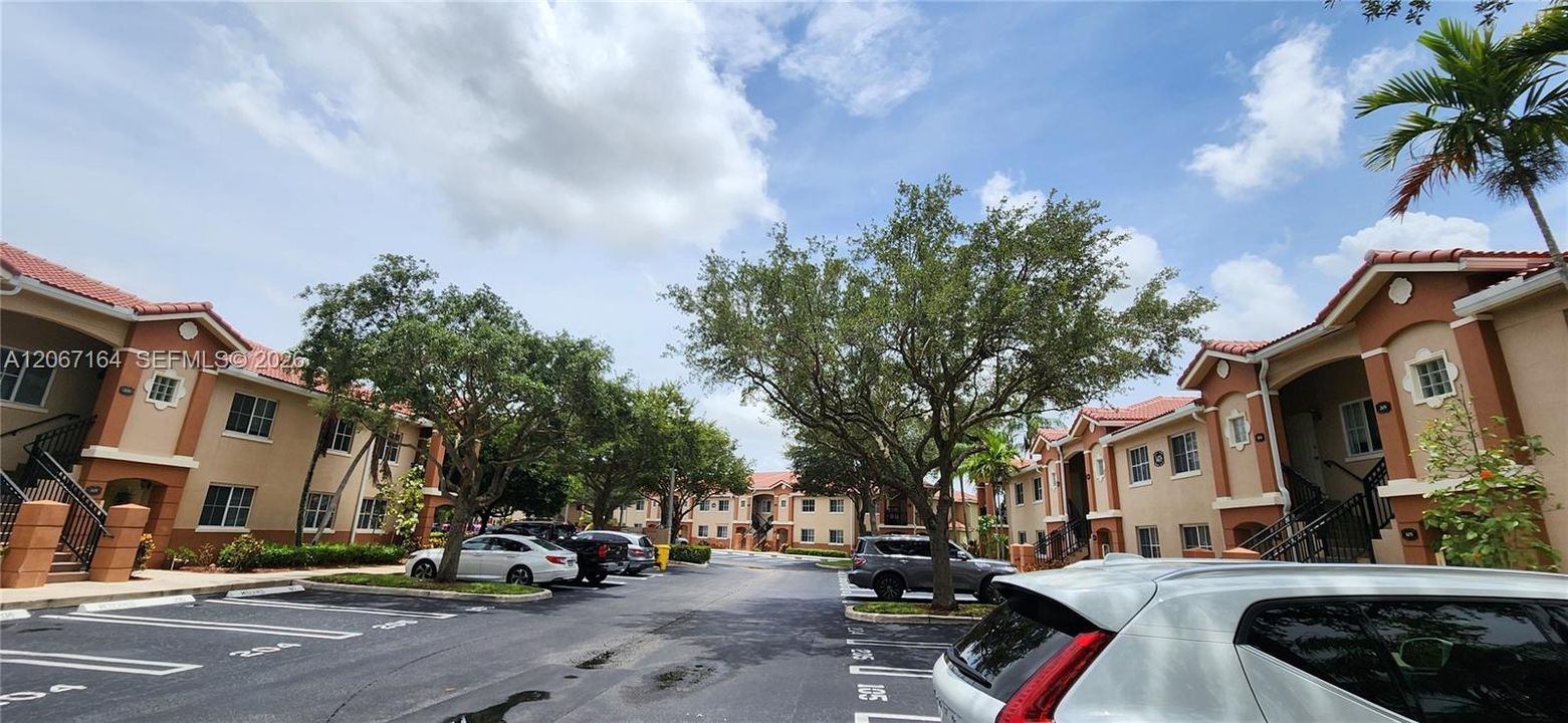 For Rent: $2,000 (3 beds, 2 baths, 1092 Square Feet)