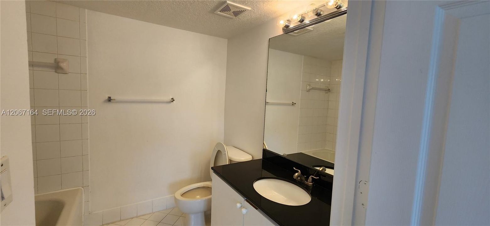 For Rent: $2,000 (3 beds, 2 baths, 1092 Square Feet)