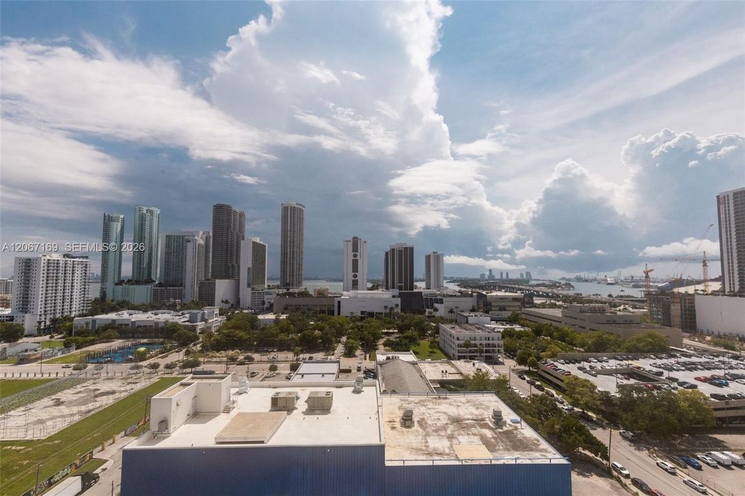 En Venta: $555,000 (2 camas, 2 baños, 1009 Pies cuadrados)