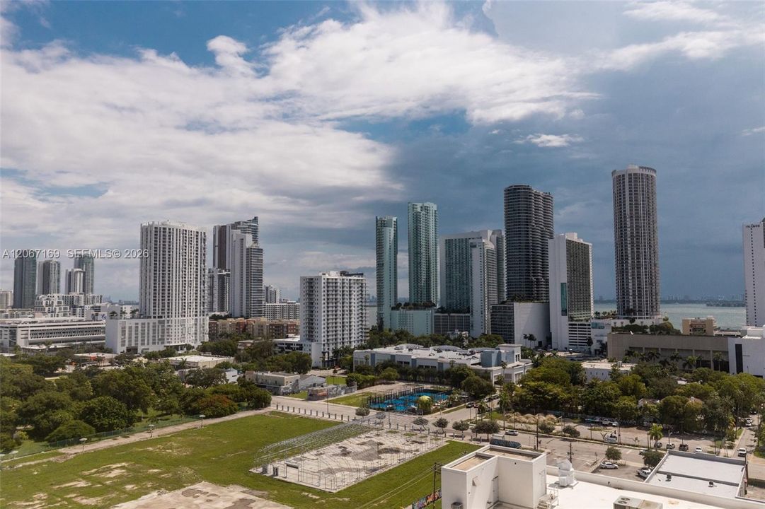 En Venta: $555,000 (2 camas, 2 baños, 1009 Pies cuadrados)