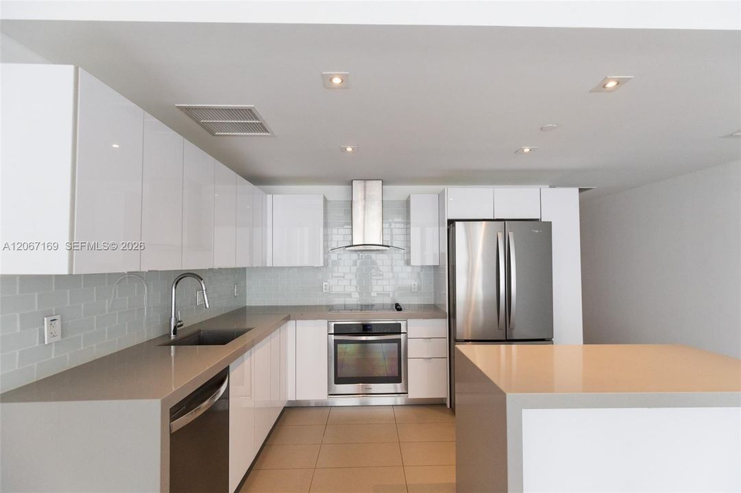 En Venta: $555,000 (2 camas, 2 baños, 1009 Pies cuadrados)
