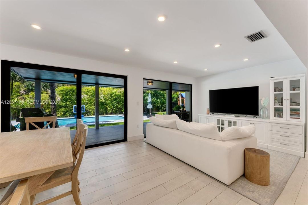 For Sale: $3,350,000 (4 beds, 4 baths, 2089 Square Feet)