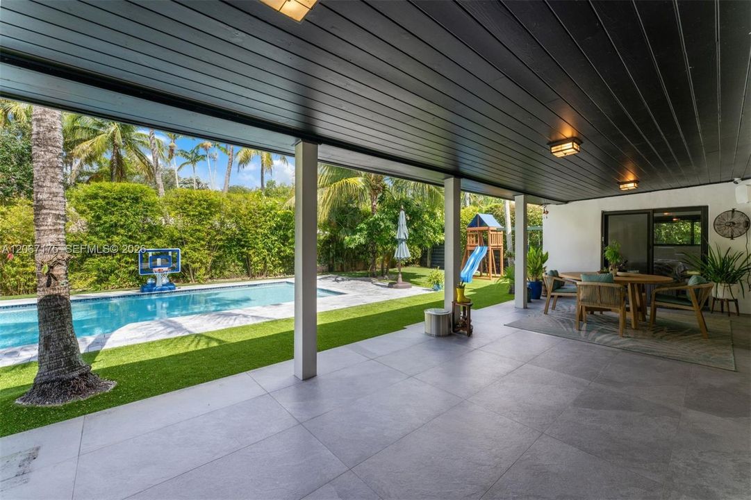 For Sale: $3,350,000 (4 beds, 4 baths, 2089 Square Feet)