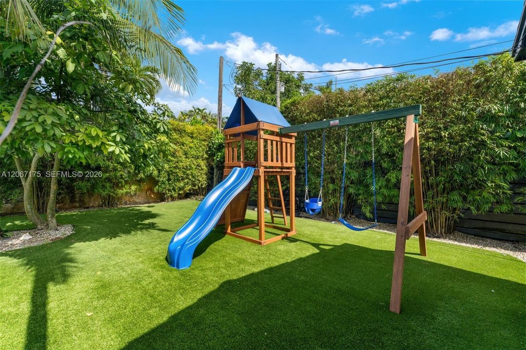 For Sale: $3,350,000 (4 beds, 4 baths, 2089 Square Feet)