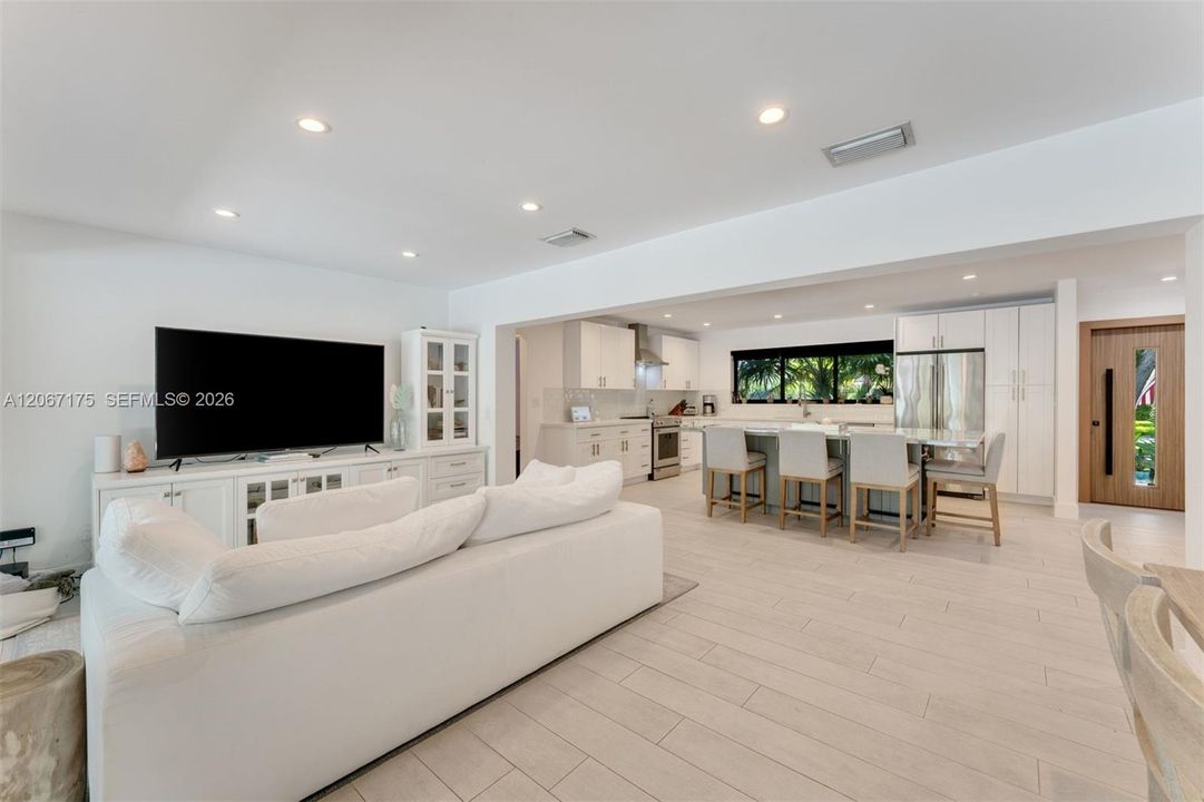 For Sale: $3,350,000 (4 beds, 4 baths, 2089 Square Feet)