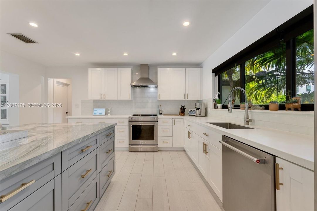For Sale: $3,350,000 (4 beds, 4 baths, 2089 Square Feet)