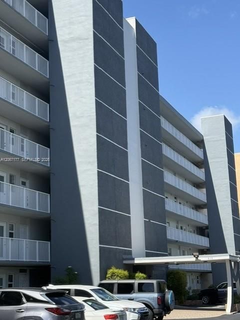 待售: $130,000 (1 贝兹, 1 浴室, 847 平方英尺)