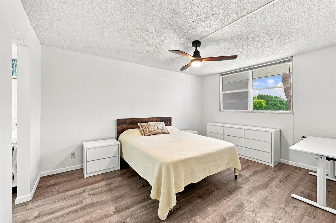 19_bedroom