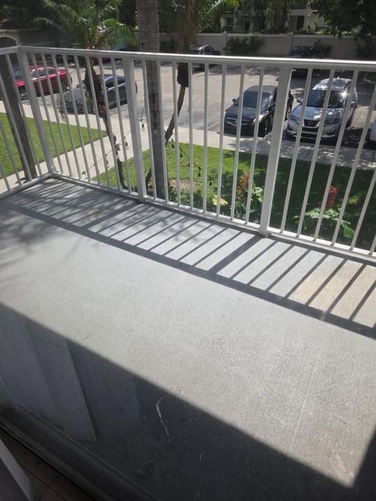 5055 WILES SECOND BALCONY