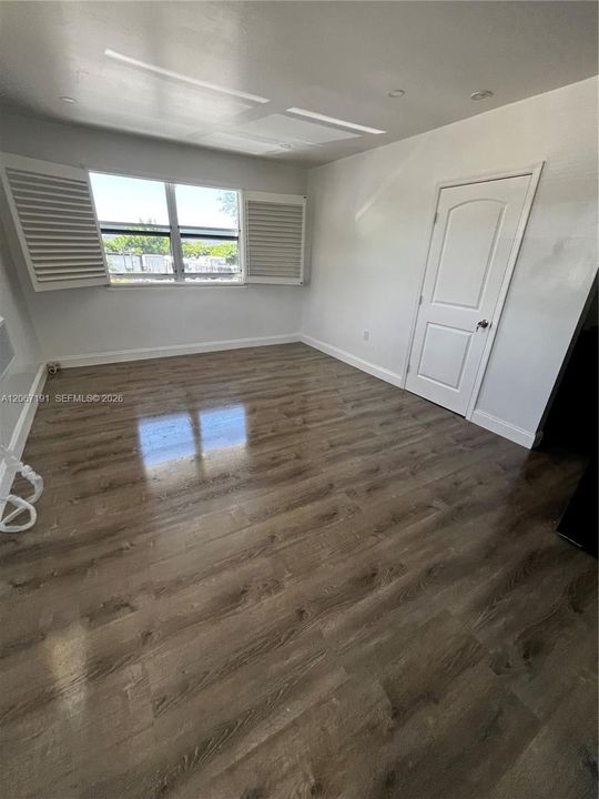 For Rent: $1,290 (1 beds, 1 baths, 1200 Square Feet)
