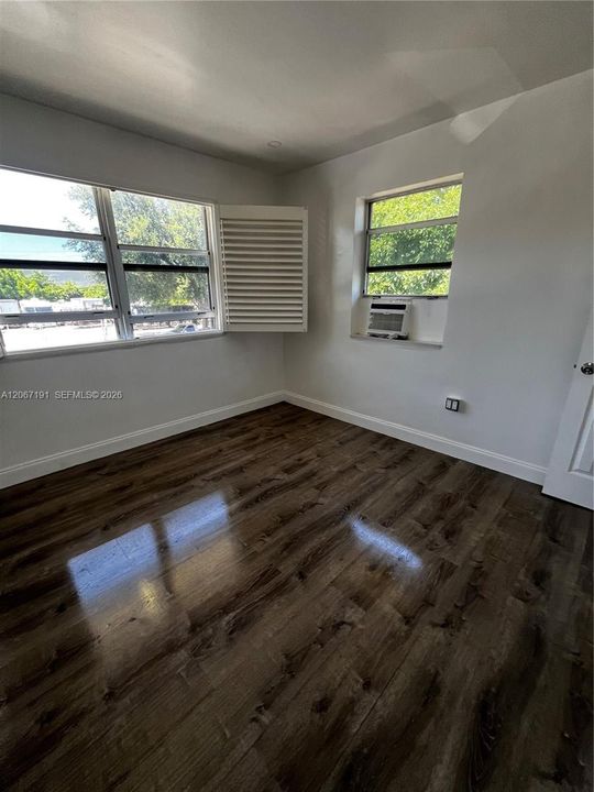 For Rent: $1,290 (1 beds, 1 baths, 1200 Square Feet)