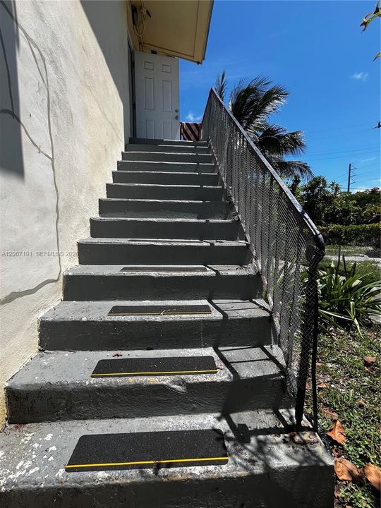 For Rent: $1,290 (1 beds, 1 baths, 1200 Square Feet)