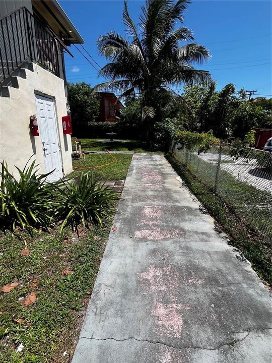 For Rent: $1,290 (1 beds, 1 baths, 1200 Square Feet)