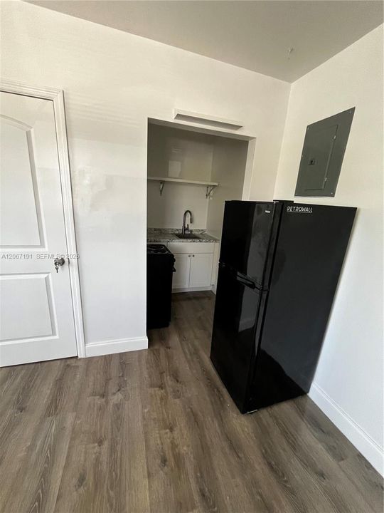 For Rent: $1,290 (1 beds, 1 baths, 1200 Square Feet)