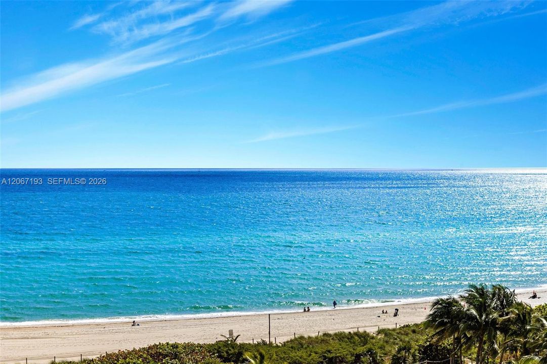 For Sale: $745,000 (1 beds, 1 baths, 943 Square Feet)
