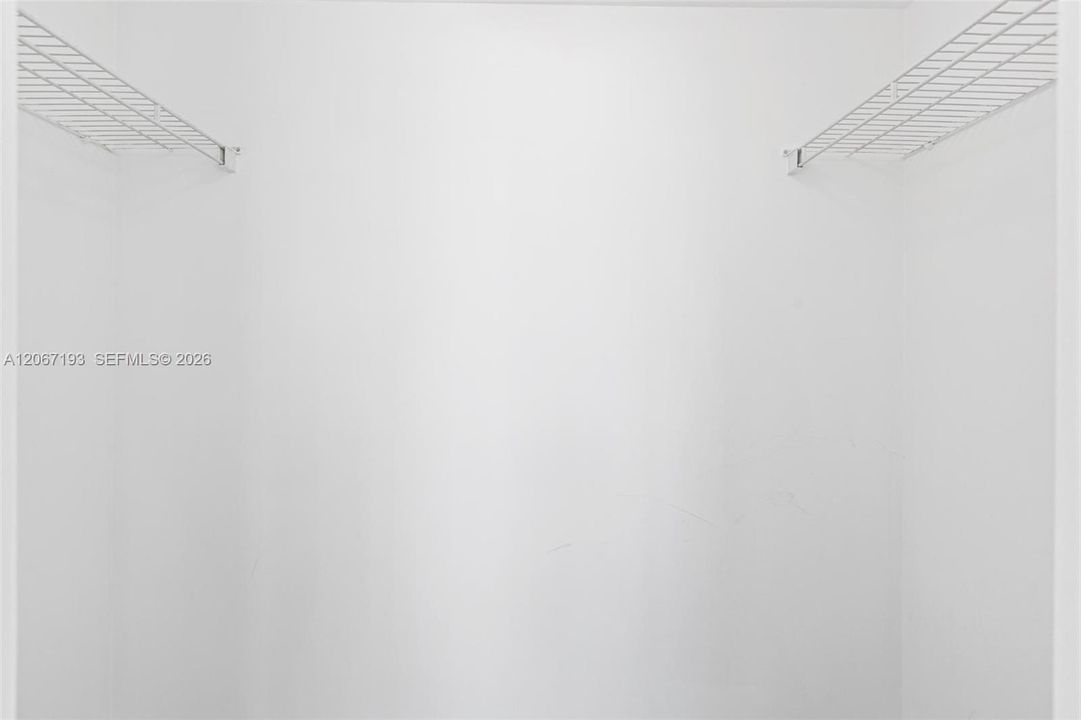 For Sale: $745,000 (1 beds, 1 baths, 943 Square Feet)