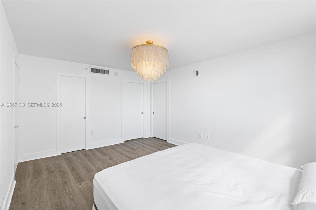 For Sale: $745,000 (1 beds, 1 baths, 943 Square Feet)