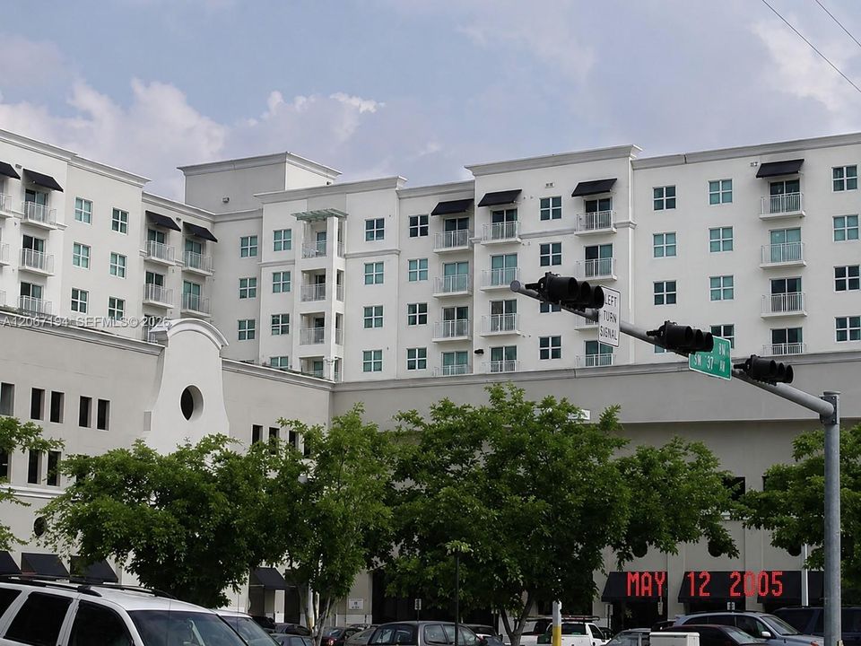 For Rent: $2,350 (1 beds, 1 baths, 762 Square Feet)
