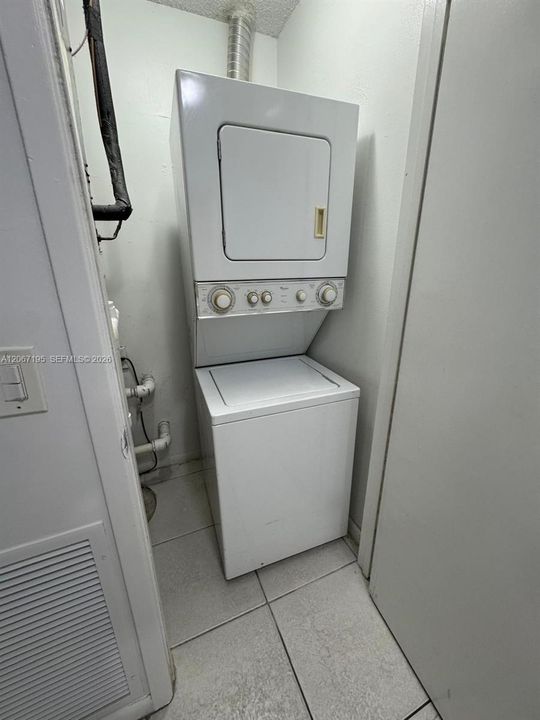 В аренду: $1,975 (2 спален, 1 ванн, 744 Квадратных фут)