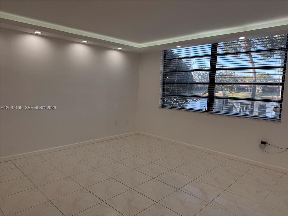 待售: $149,900 (2 贝兹, 2 浴室, 1021 平方英尺)