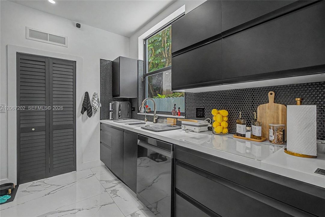 For Rent: $7,000 (4 beds, 4 baths, 2594 Square Feet)