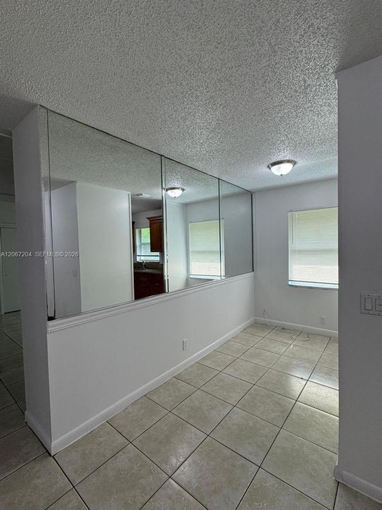 В аренду: $1,975 (2 спален, 1 ванн, 744 Квадратных фут)