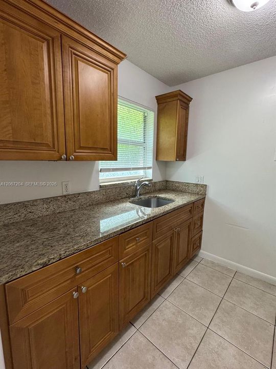 В аренду: $1,975 (2 спален, 1 ванн, 744 Квадратных фут)