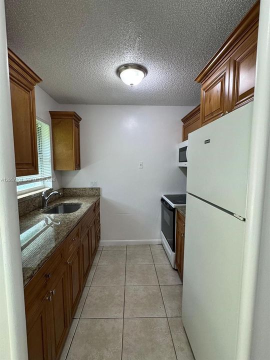 В аренду: $1,975 (2 спален, 1 ванн, 744 Квадратных фут)