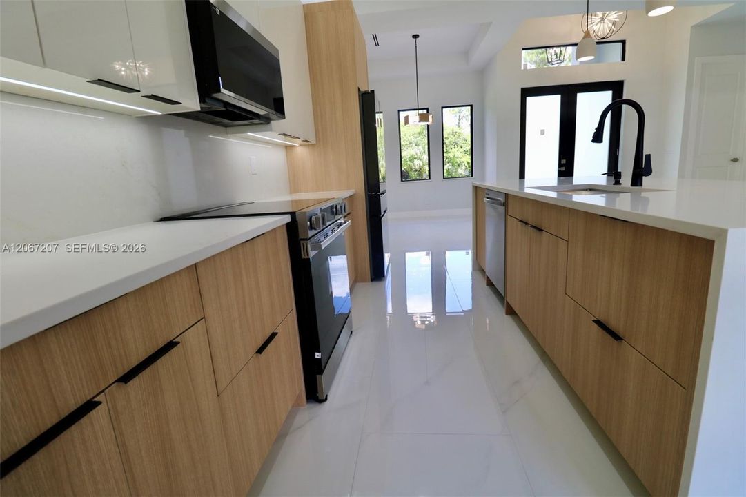 For Sale: $378,000 (4 beds, 3 baths, 1652 Square Feet)