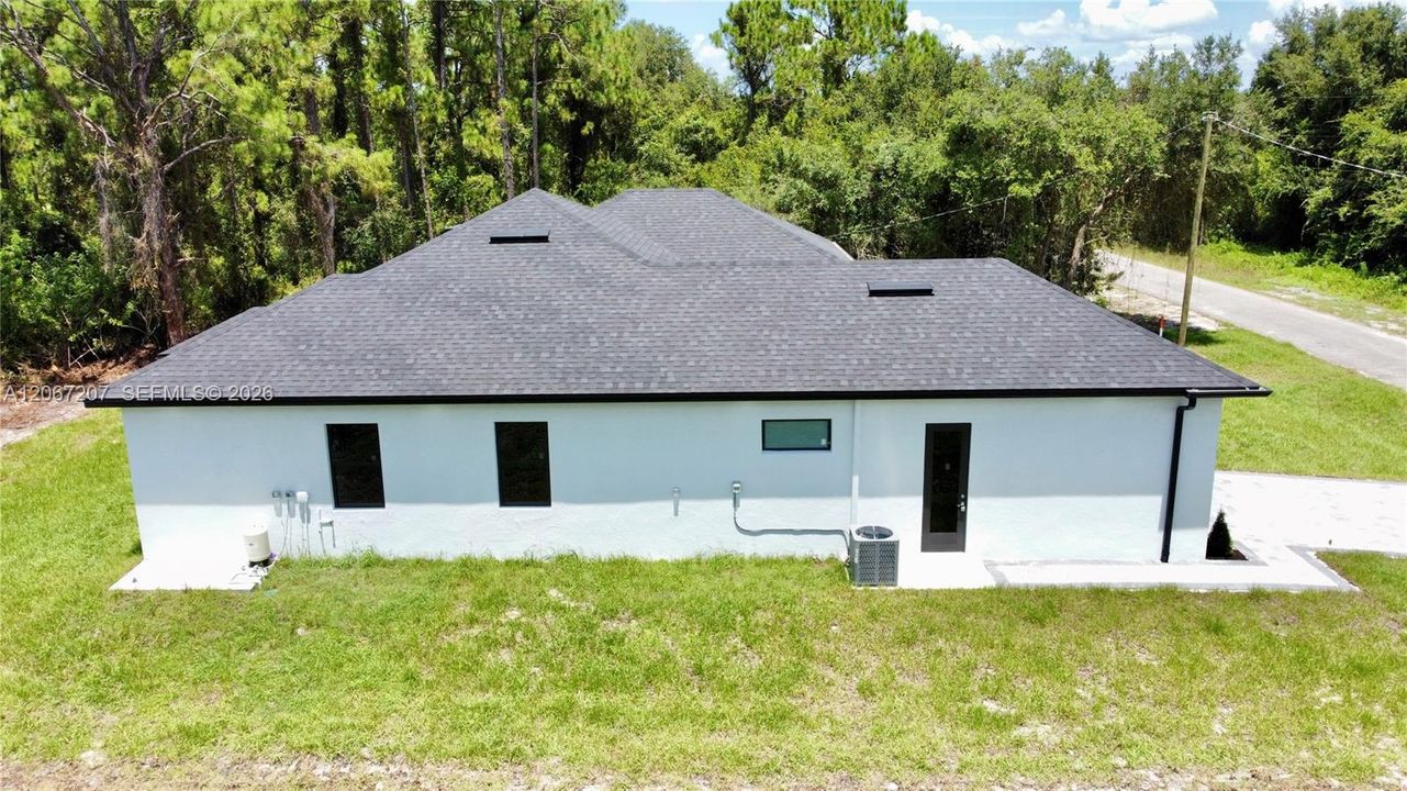 For Sale: $378,000 (4 beds, 3 baths, 1652 Square Feet)