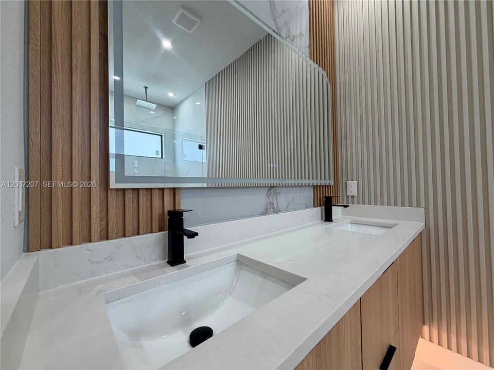 For Sale: $378,000 (4 beds, 3 baths, 1652 Square Feet)
