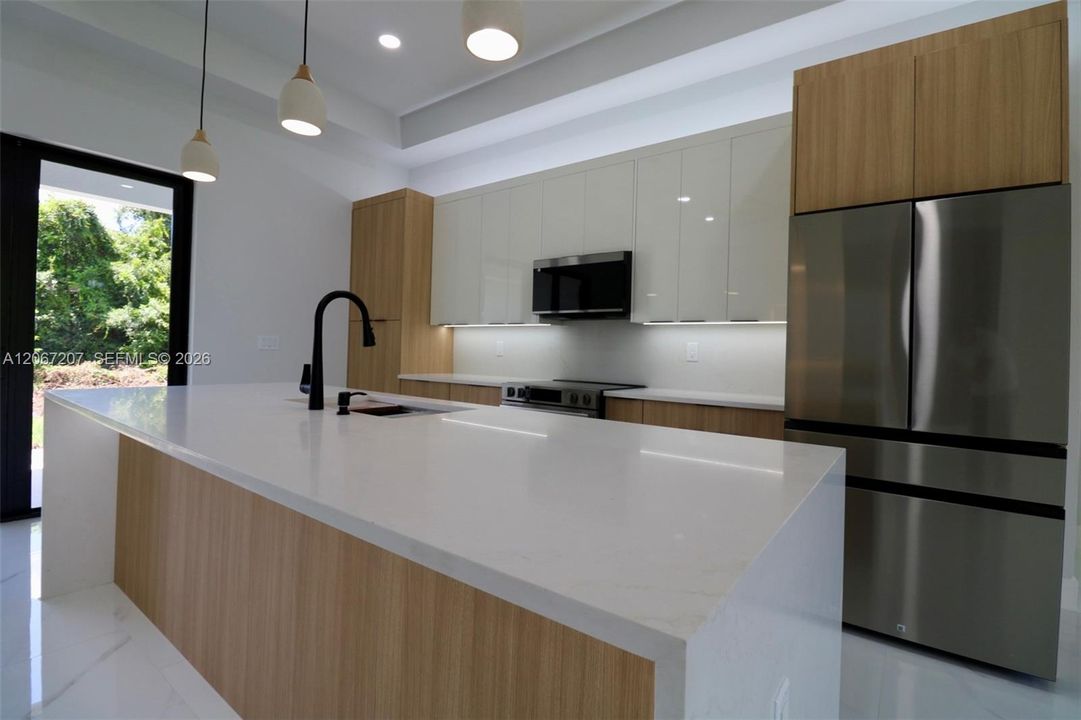 For Sale: $378,000 (4 beds, 3 baths, 1652 Square Feet)