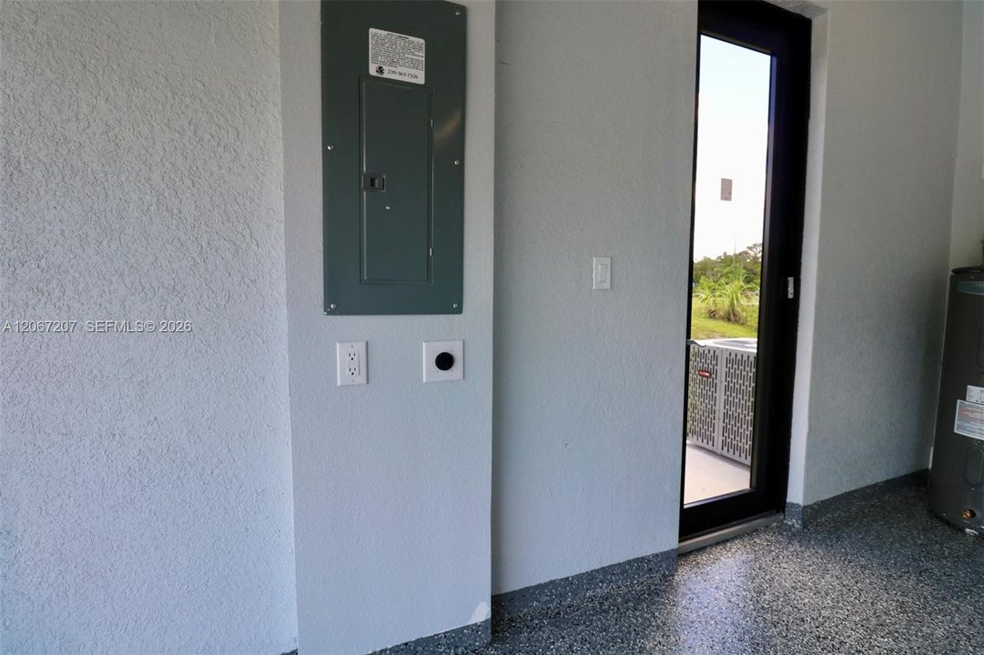 For Sale: $378,000 (4 beds, 3 baths, 1652 Square Feet)