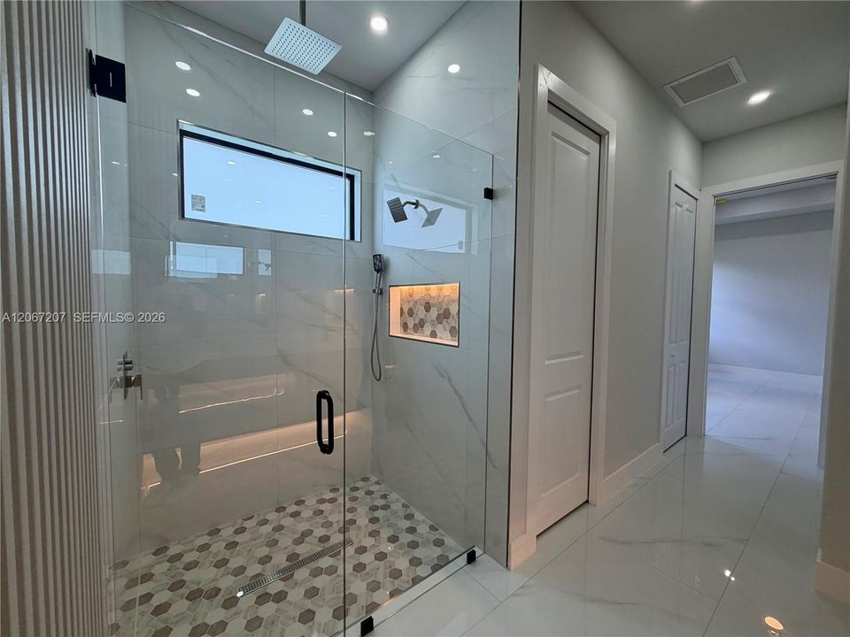For Sale: $378,000 (4 beds, 3 baths, 1652 Square Feet)