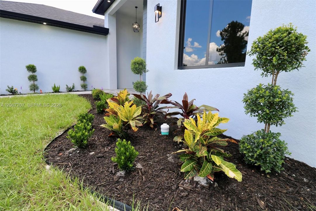 For Sale: $378,000 (4 beds, 3 baths, 1652 Square Feet)