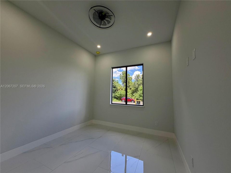 For Sale: $378,000 (4 beds, 3 baths, 1652 Square Feet)