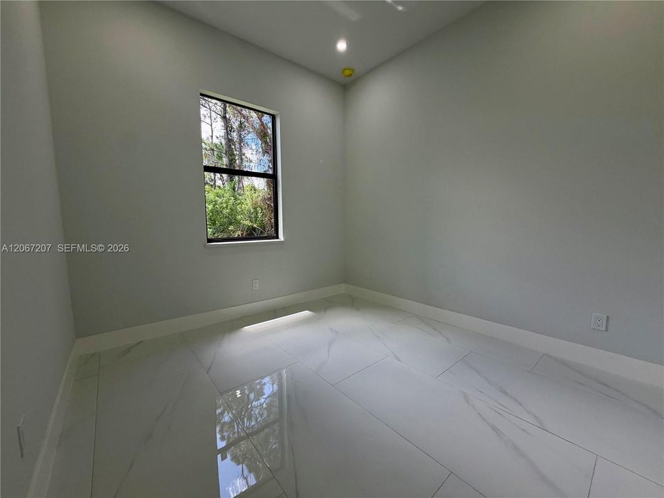 For Sale: $378,000 (4 beds, 3 baths, 1652 Square Feet)