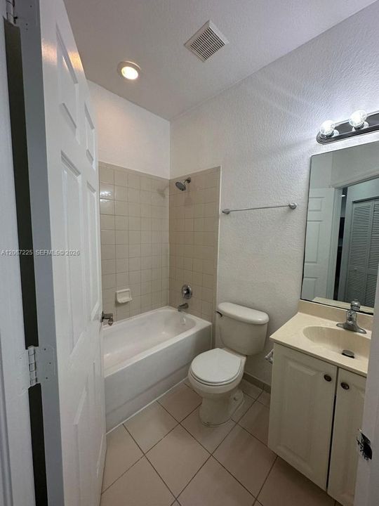В аренду: $2,350 (3 спален, 2 ванн, 1049 Квадратных фут)