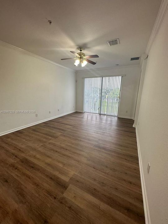 В аренду: $2,350 (3 спален, 2 ванн, 1049 Квадратных фут)