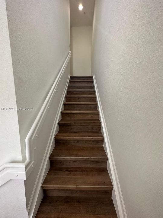 В аренду: $2,350 (3 спален, 2 ванн, 1049 Квадратных фут)