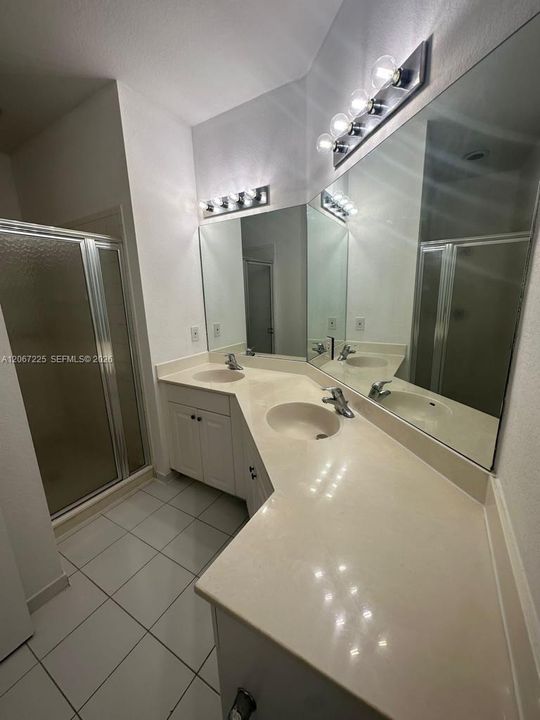 В аренду: $2,350 (3 спален, 2 ванн, 1049 Квадратных фут)