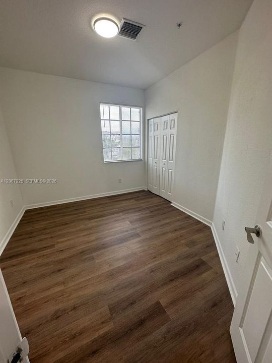 В аренду: $2,350 (3 спален, 2 ванн, 1049 Квадратных фут)